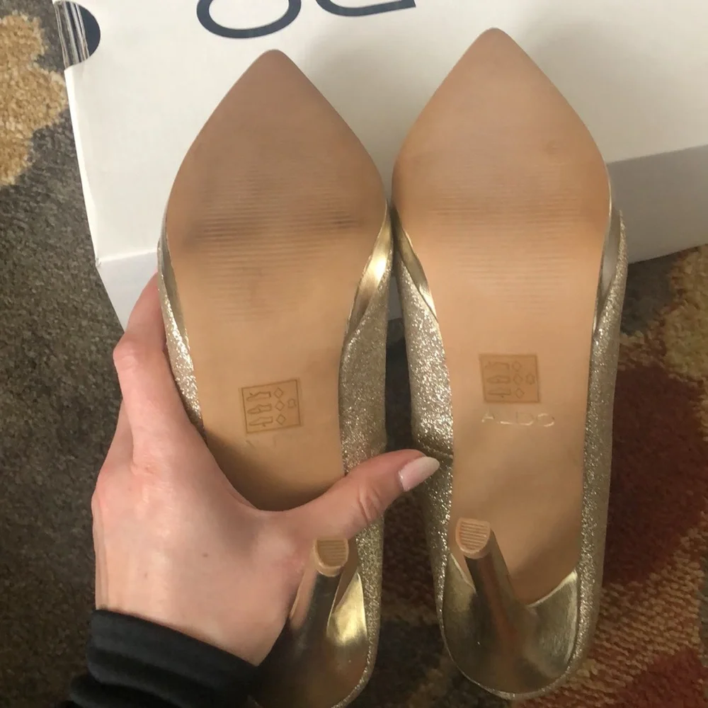 Aldos. Gold sparkly platform heel. Size 7 - Picture 6 of 8